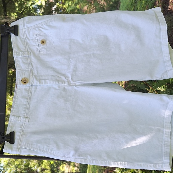 Dockers Pants - Dockers Womens 8 White Bermuda Shorts WPL-423 Flat Front